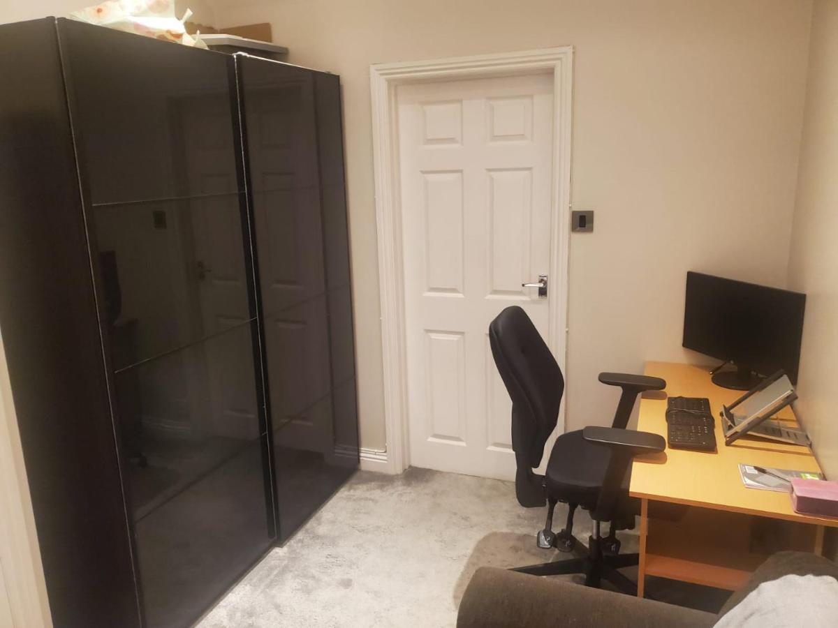 Large Kingsize Ensuite In Kingswood, Bristol, Bs15 Alloggio in famiglia