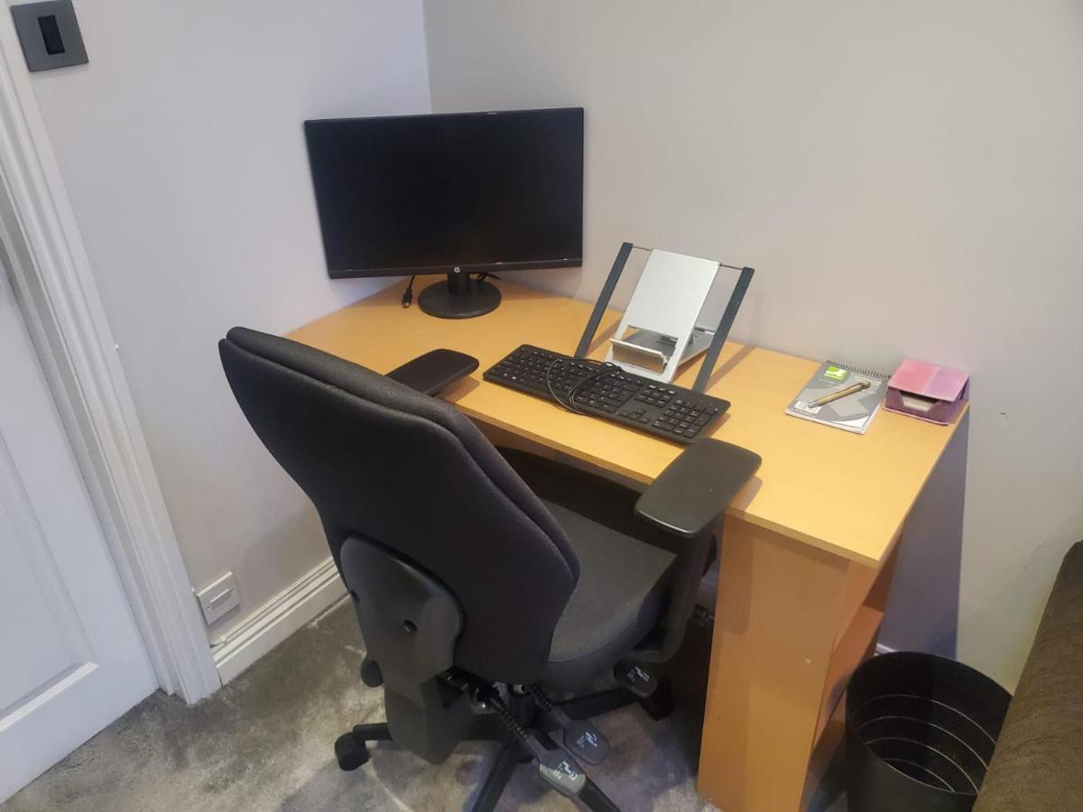 Large Kingsize Ensuite In Kingswood, Bristol, Bs15 Privatunterkunft